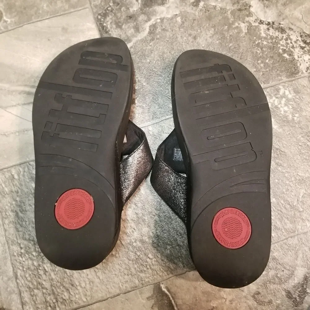 Fitflop Lulu Shimmer Black Silver Microwobbleboard Wedge Thong Sandals Woman's 8